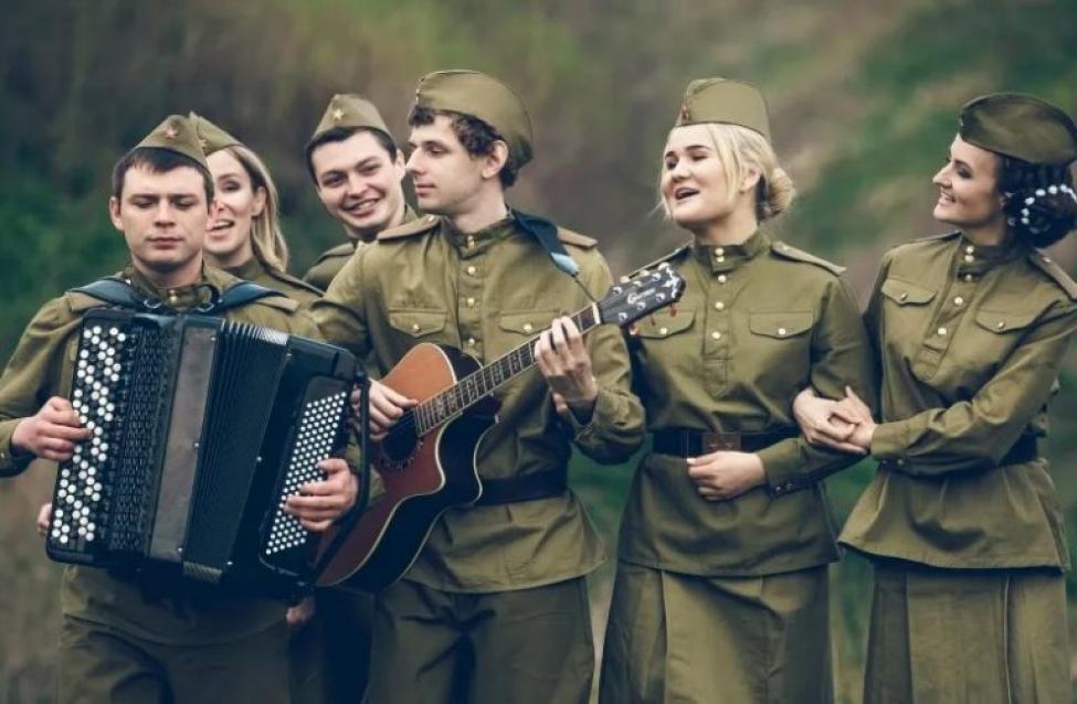 Песни военных лет катюша. Артисты на фронте девушки. День Победы Цветущий май. Название концерта к 9 мая. Концерт в Архангельске 9 мая.