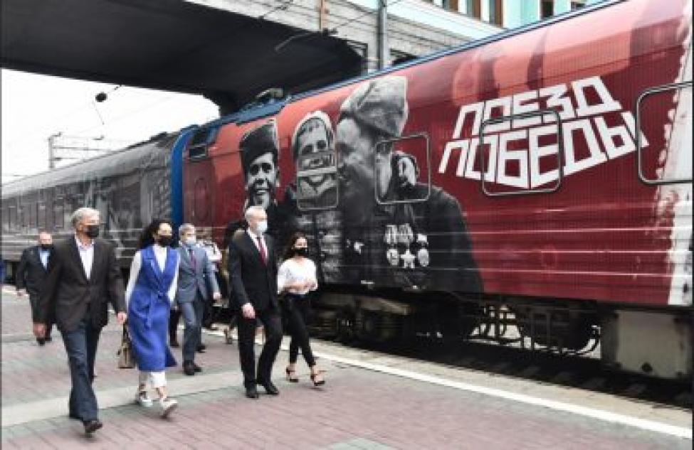 Юная машинист Лида встретила губернатора, министра и лётчика-героя на Поезде Победы в Новосибирске