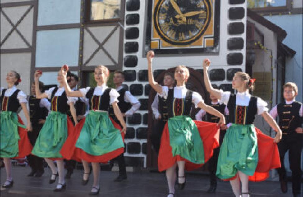 Башмачники, часовщики и танцоры встретились на русско-немецком фестивале в Новосибирской области