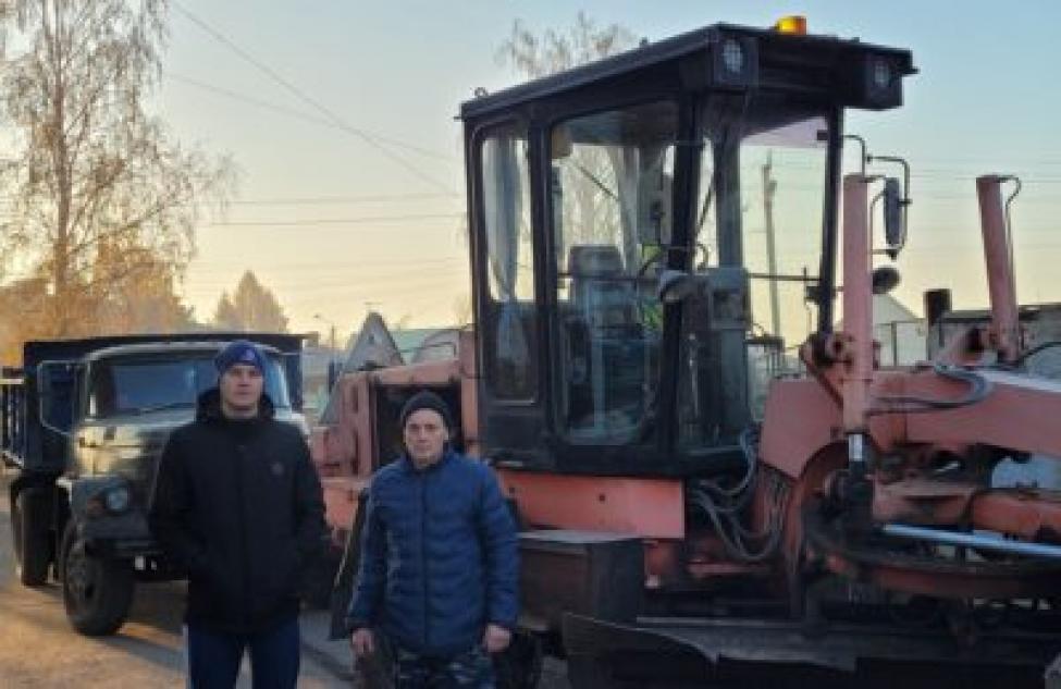 Кладут асфальт и сохраняют дороги профессионалы в Новосибирской области