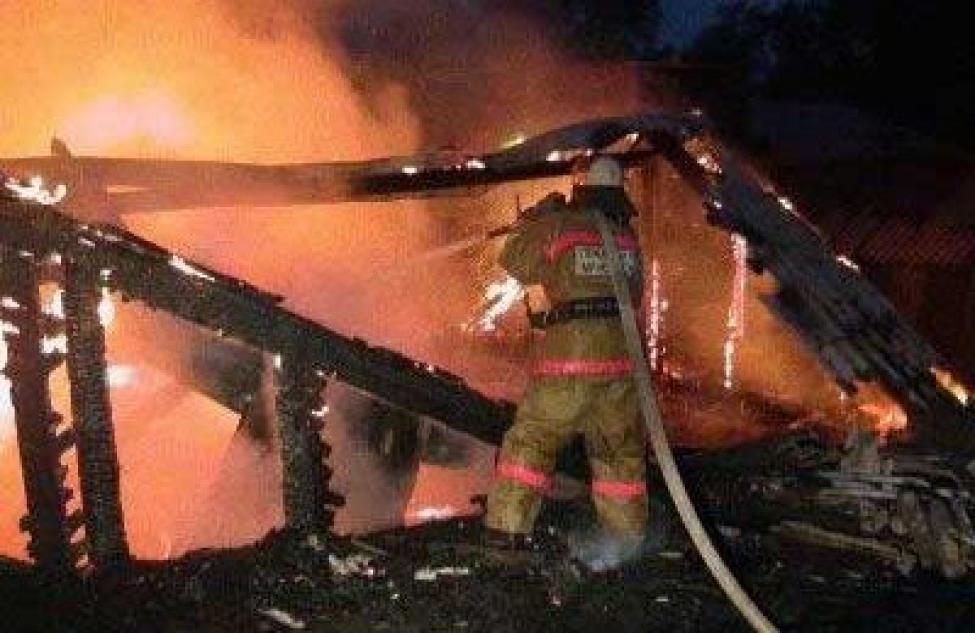 Заброшенная школа сгорела в Болотнинском районе
