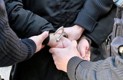 В Болотном сотрудники полиции задержали молодого человека за приобретение и хранение наркотиков