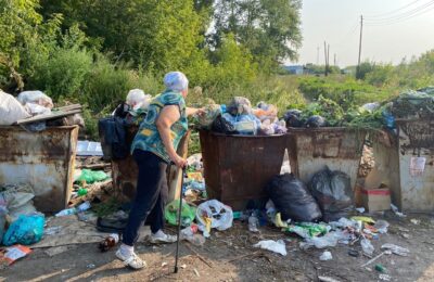Болотнинцы жалуются на переполненные мусорные контейнеры у многоквартирных домов