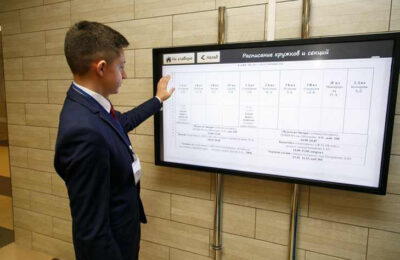 Школы Новосибирской области получат 435 интерактивных учебных панелей