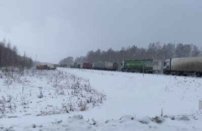 Многокилометровая пробка образовалась из-за ДТП на трассе Болотное-Новосибирск