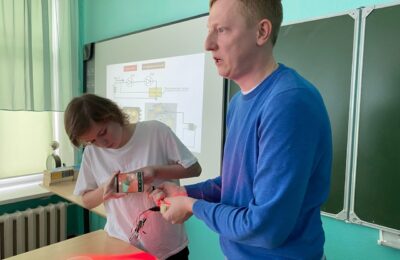 Руками прикоснулись к науке школьники из Болотнинского района