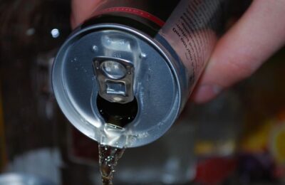 Продажу энергетических напитков лицам до 18 лет запретили в Новосибирской области