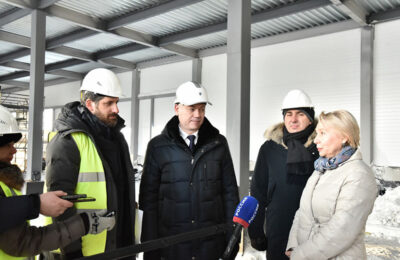 Глава Новосибирской области оценил ход строительства новой больницы