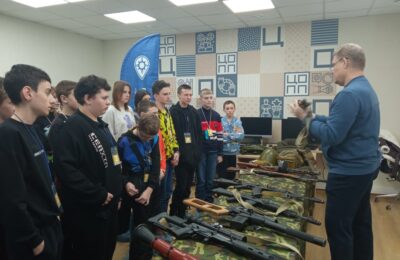 Болотнинские школьники познакомились с военной профессией