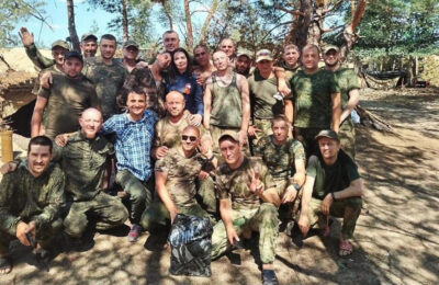 Артисты из Новосибирска выступили перед бойцами в зоне СВО