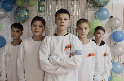 Больше 100 трудных подростков из Новосибирской области отправили в лагерь