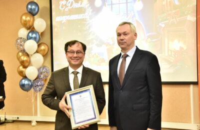 Андрей Травников поздравил работников энергетической отрасли с профессиональным праздником