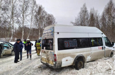 ДТП с микроавтобусом, автобусом и фурой произошло в Болотнинском районе