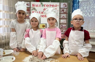 Воспитанники детского сада «Улыбка» испекли и попробовали на вкус «блокадный» хлеб