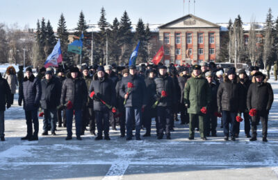Губернатор Андрей Травников почтил память солдат и офицеров, павших при исполнении воинского долга