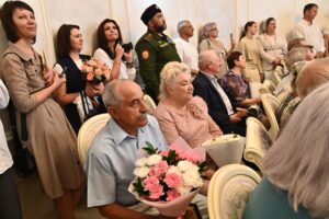 70 пар из Новосибирской области получили медали «За любовь и верность»