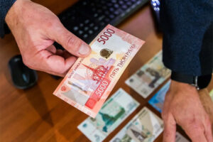В Новосибирской области прокуратура защитила пенсионера от кредитных аферистов
