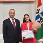 Губернатор Новосибирской области наградил выпускников-стобалльников