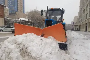 Губернатор Новосибирской области Андрей Травников призвал не снижать темпы уборки снега на дорогах и тротуарах