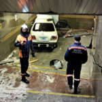 Водитель протаранил двери метро в Новосибирске и скрылся