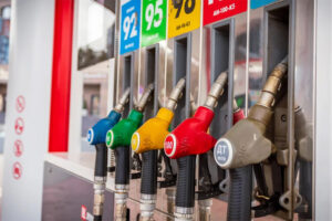 АЗС заплатит полмиллиона новосибирцу за поломку машины из-за плохого топлива