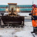 В Новосибирской области на расчистке трасс от снега задействовано 715 единиц спецтехники