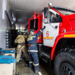 Новосибирские пожарные спасли пенсионера из огня