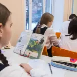 В школах Новосибирской области с 9 декабря введут обязательное ношение масок