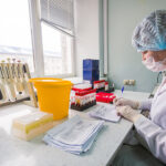 С 4 декабря в медицинских учреждениях Новосибирска ввели обязательное ношение масок