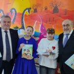 Депутаты Заксобрания вручили книги маленьким пациентам в Болотнинском районе