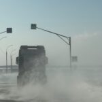 На трассе под Новосибирском ввели экстренный запрет для фур и автобусов из-за бурана