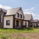 Какими льготами по налогу на имущество могут воспользоваться участники СВО и члены их семей