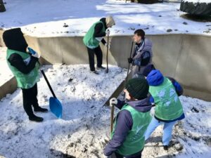 Более ста волонтёров убрали территорию зоопарка в рамках акции «Мы за чистоту»