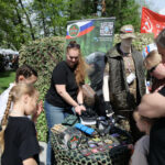 В Новосибирске в День Победы проводится акция под названием «Служба по контракту — Твой выбор!»