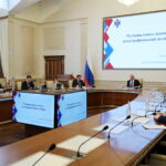 В Новосибирской области обсудили возможности расширения мер поддержки молодых семей и семей с детьми