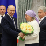 Президент России Владимир Путин лично вручил награду семье Дерягиных из Новосибирска