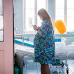 В Новосибирске две тысячи женщин каждый месяц становятся на учет по беременности