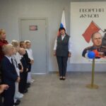 В школе под Новосибирском открыли мурал Георгию Жукову
