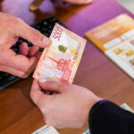 Долги по зарплате новосибирцев составляют 1,4 млрд рублей