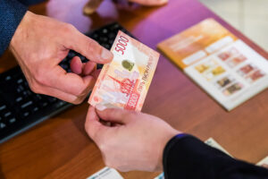 Долги по зарплате новосибирцев составляют 1,4 млрд рублей